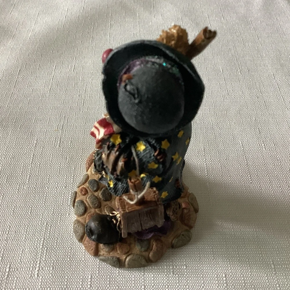 Boyd Bears Vintage Emmit Kleansweep  Resin Figurine